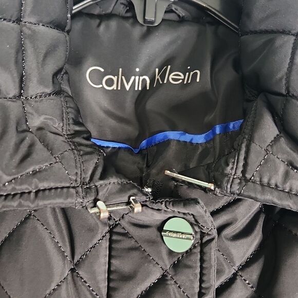 Calvin Klein Diamond Quilted Jacket Removable Hood Breathable Size Small…
Lot L - Picture 4 of 8